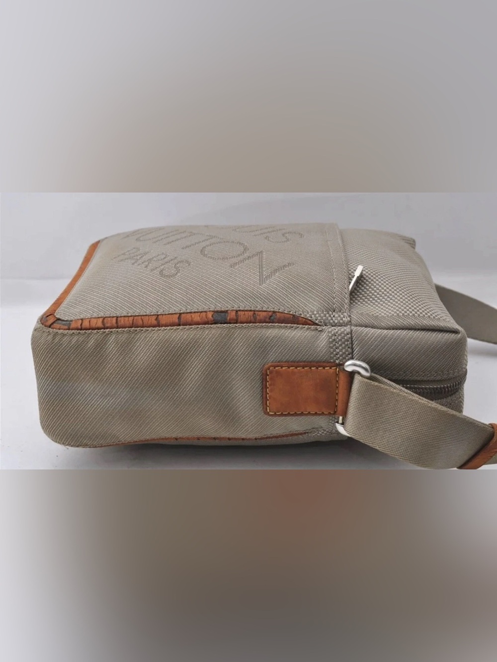 Louis Vuitton Beige Canvas Crossbody Bag for Men - Picture 4 of 10